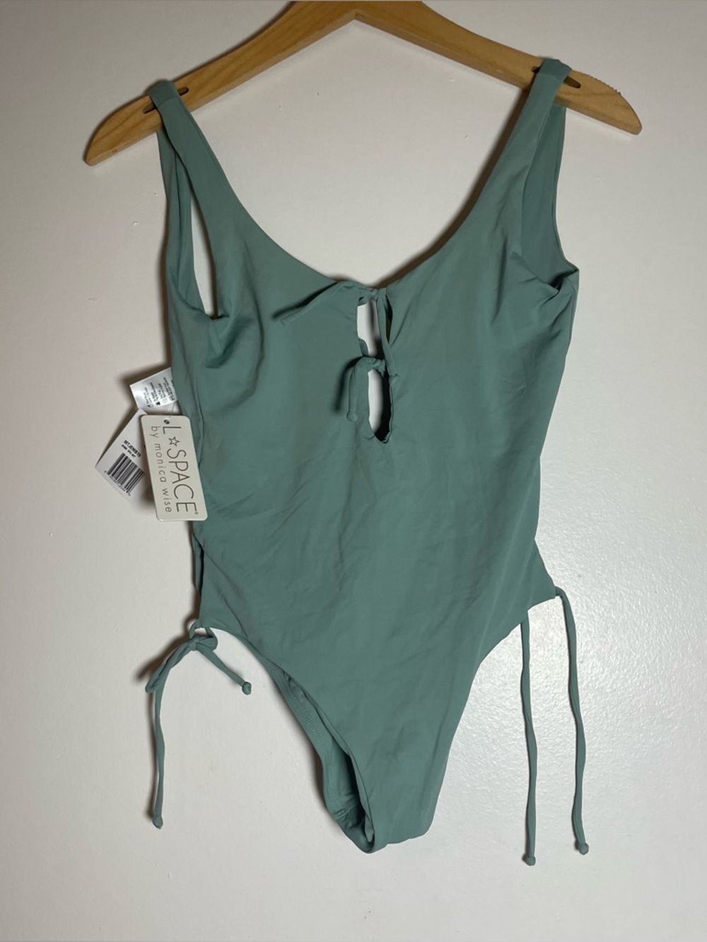 L*Space by Monica Wise Green One Piece Swimsuit Adjustable
Tie Wide Strap Size 4